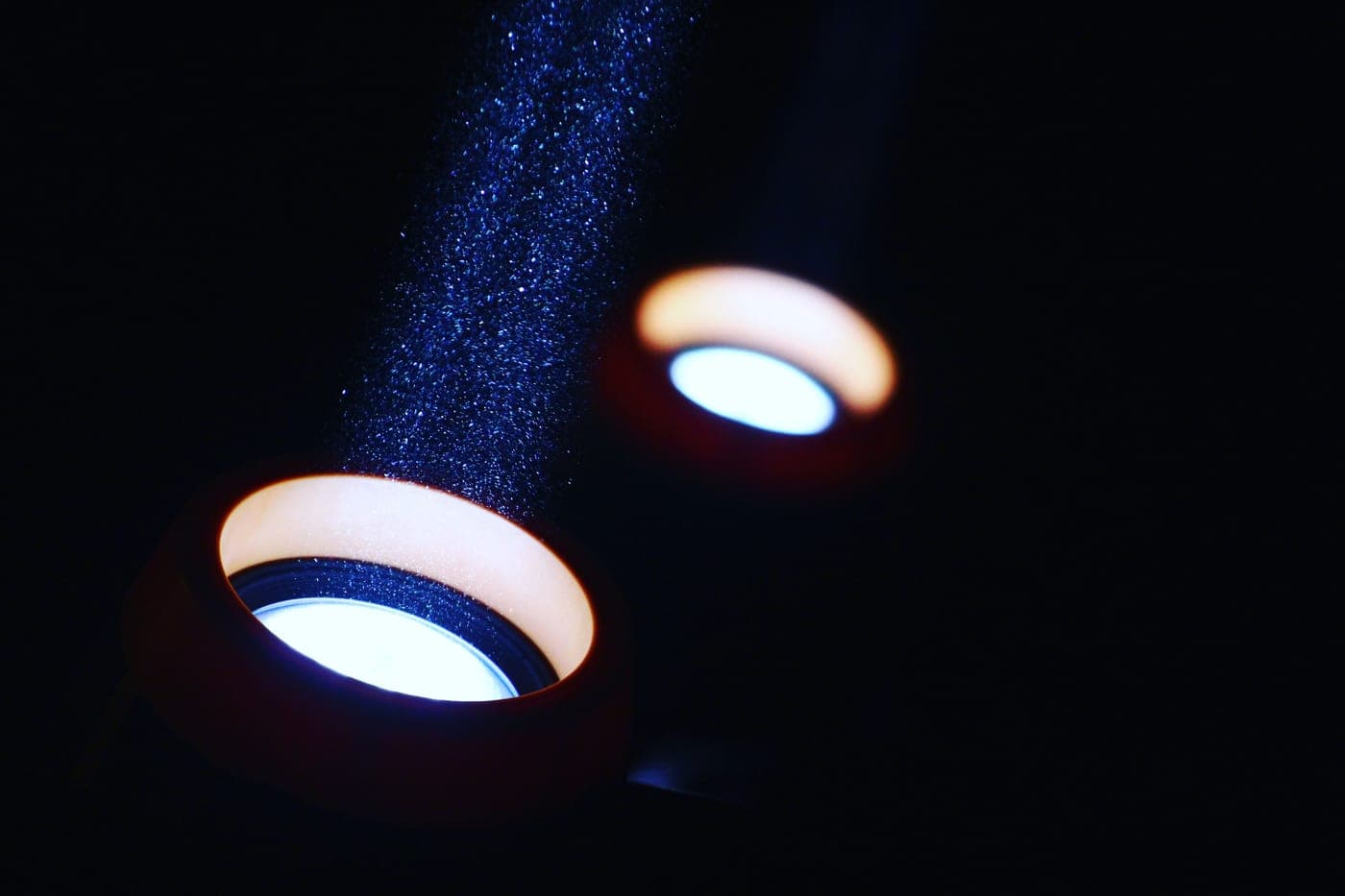 A beam of light measured against a dark background